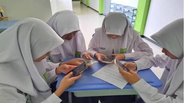 Analisis Antara Kecanduan Gadget dengan Prestasi Belajar SMP